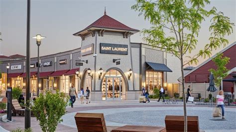 Yves Saint Laurent Outlet, Woodbury Common Premium Outlets